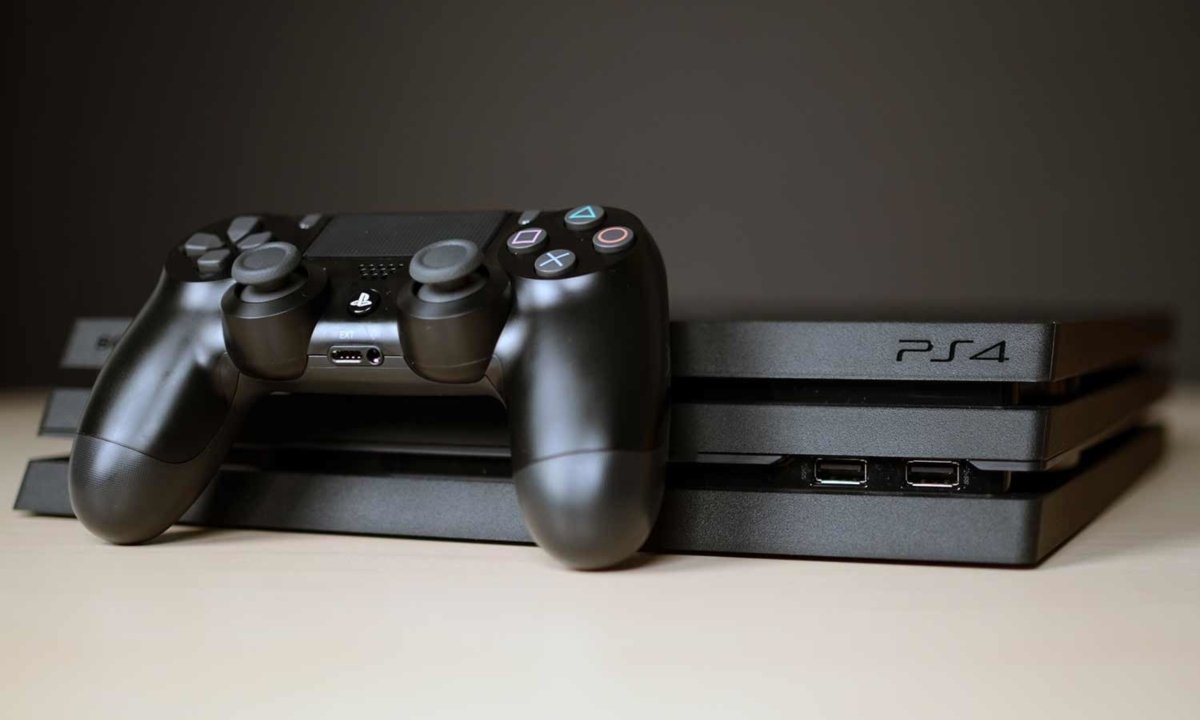 Sony Playstation 4 Pro With Controller